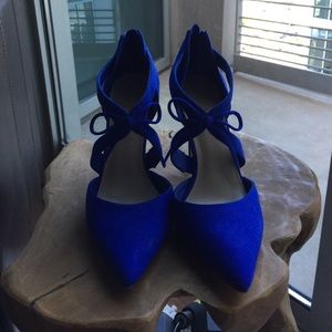 Blue bow heels - Saks Fifth Avenue 6.5